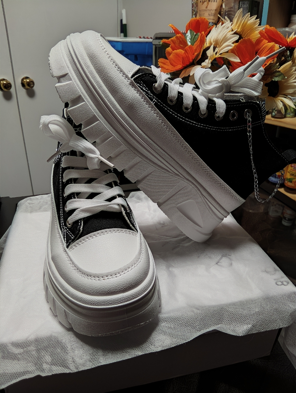 Black Platform High-Top Sneakers for Women - Casual Street Style - Picture 5 of 8